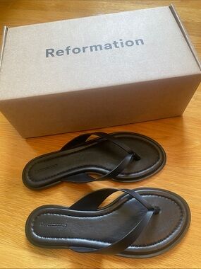 NWT New with Tags in Box Reformation Jessie Thong Black Sandals Flip Flops